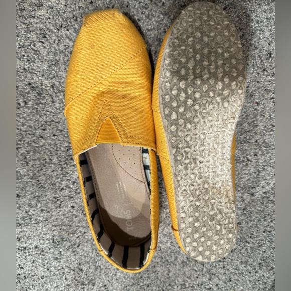 Toms - Picture 2 of 3